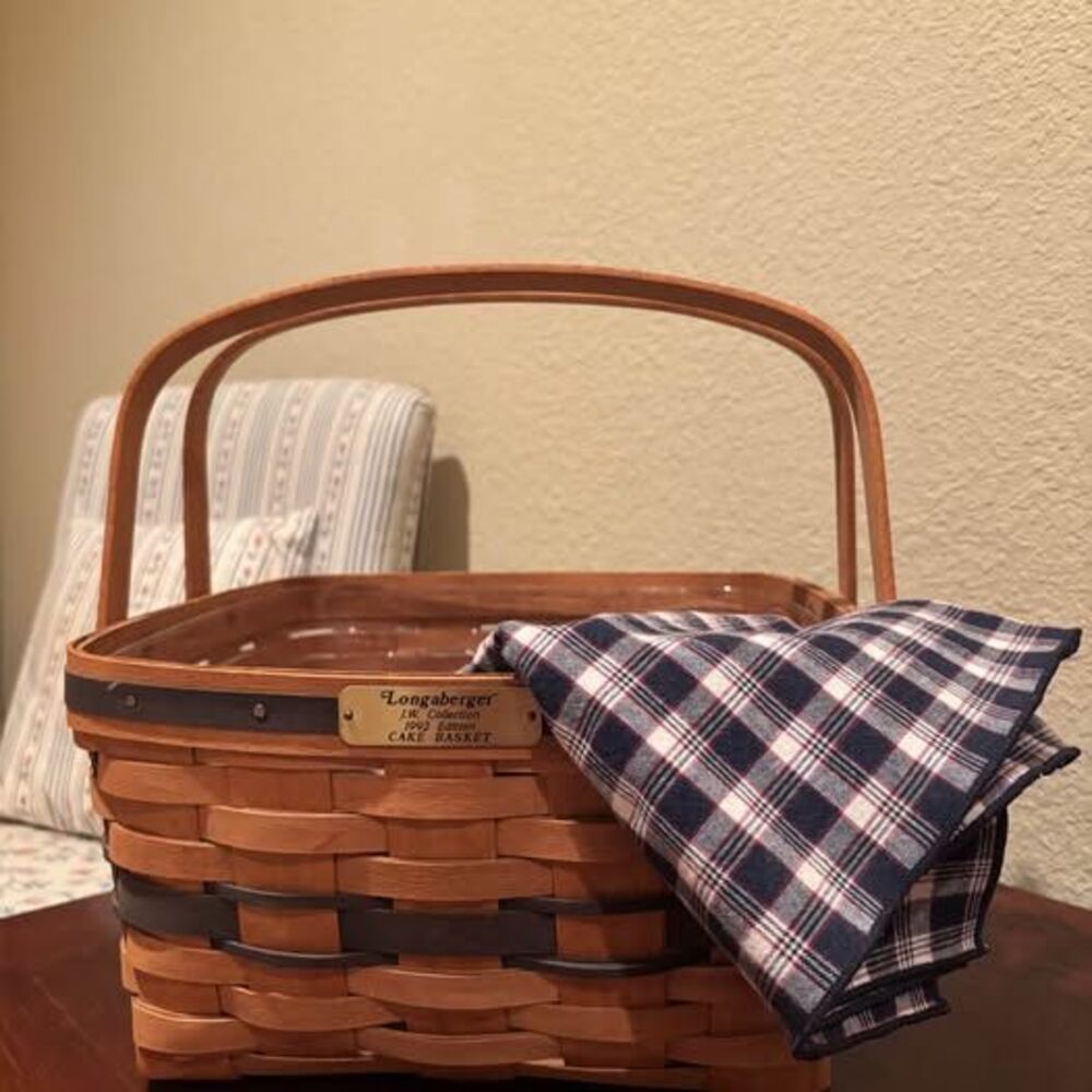VTG 1992 Longaberger Cake Basket with Liner, Riser, Embroidered Tea Towel